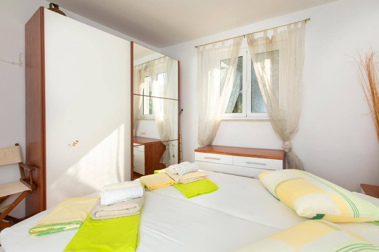 Apartment Portapisana Just 50M From The Beach Krk Town Luaran gambar