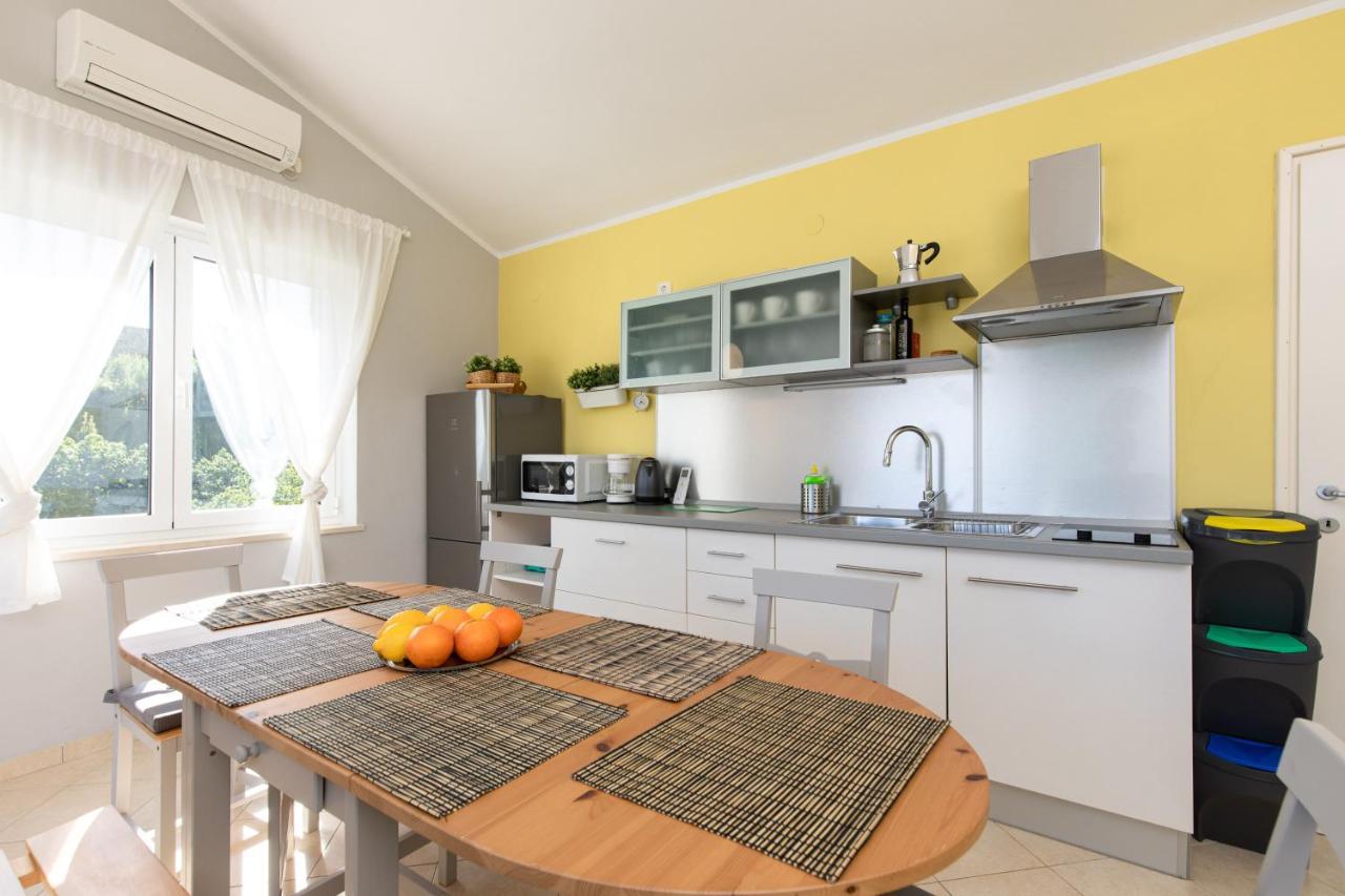 Apartment Portapisana Just 50M From The Beach Krk Town Luaran gambar