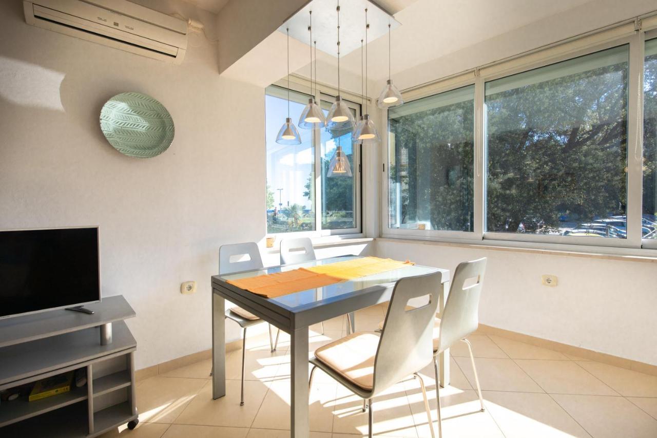 Apartment Portapisana Just 50M From The Beach Krk Town Luaran gambar