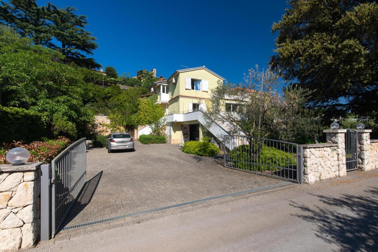 Apartment Portapisana Just 50M From The Beach Krk Town Luaran gambar