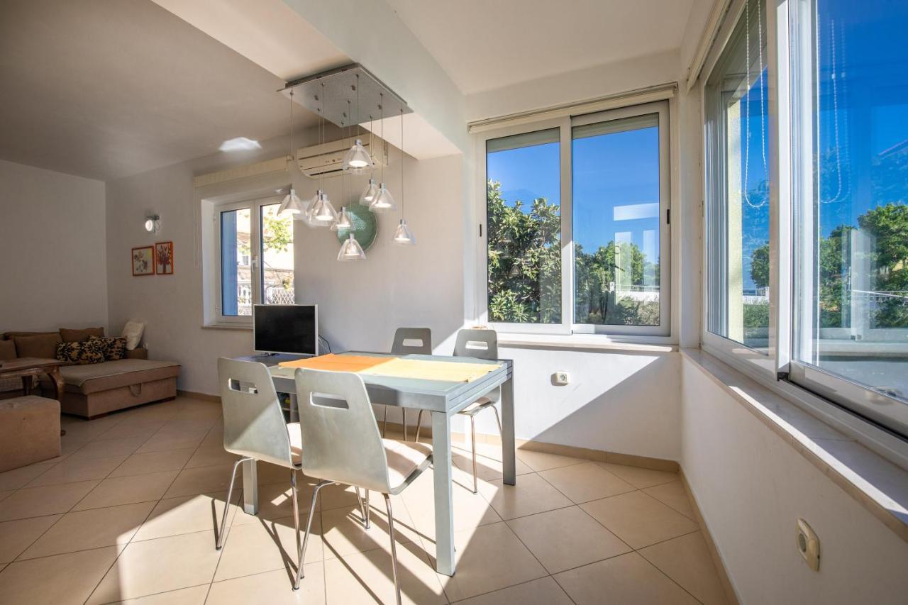 Apartment Portapisana Just 50M From The Beach Krk Town Luaran gambar